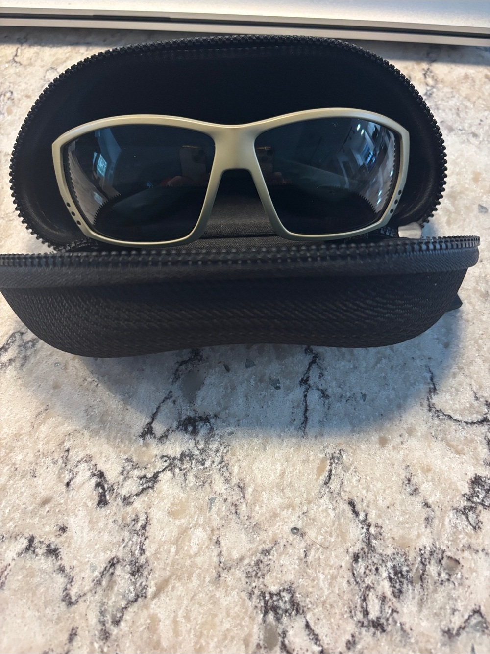 Costa Men's Polarized Sunglasses Tuna Alley